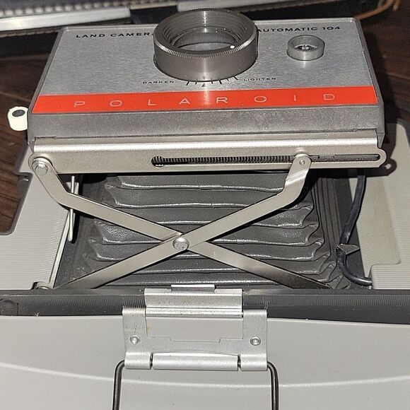 Polaroid Black & White/Color 104 Vintage Camera with accessories - Picture 8 of 12
